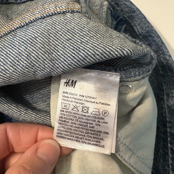 NWT H & M Baggy regular high waist jeans size 8 inseam 32” - Picture 6 of 8